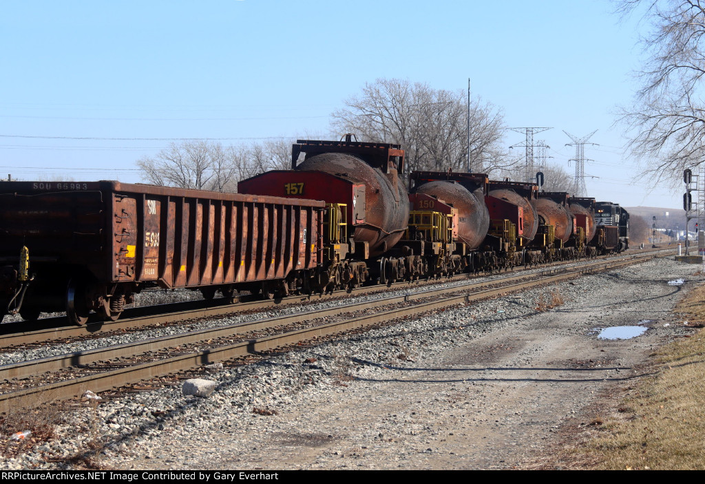 Hot Metal Bottle Train 